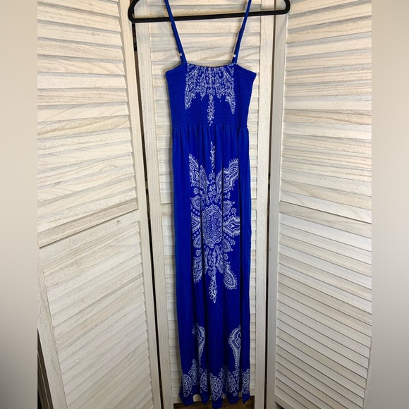 Cristinalove Blue and White Mandala Graphic Smocked Maxi Sundress - Picture 4 of 11